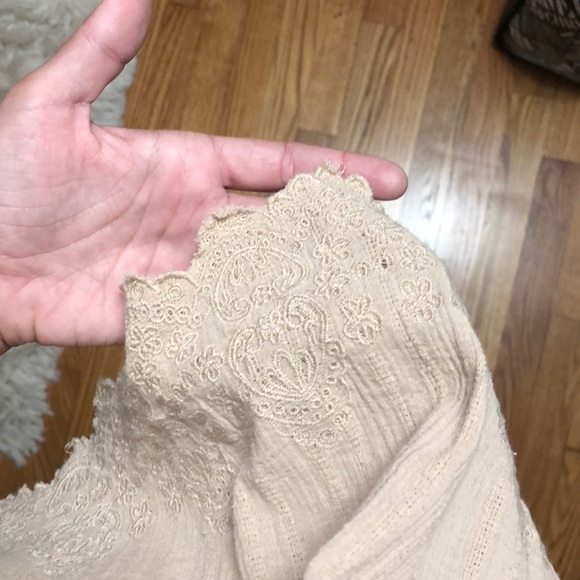 flowy cream top - Picture 6 of 6